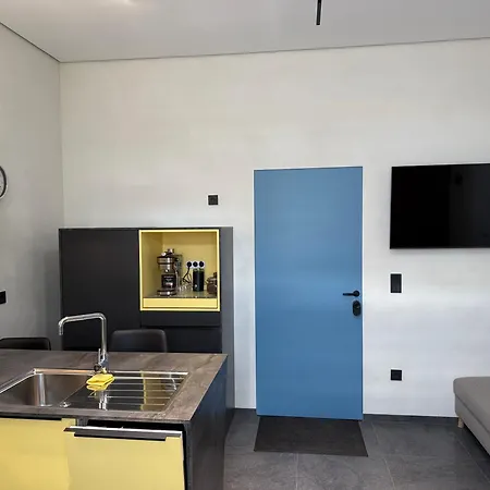 Yellow Luxus - Innenstadt - Parkplatz - 50kw Dc