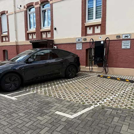 Yellow Luxus - Innenstadt - Parkplatz - 50kw Dc